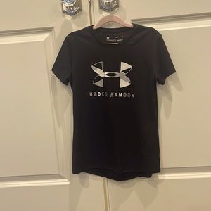 This is a black T-shirt it is like new. It is good quality.